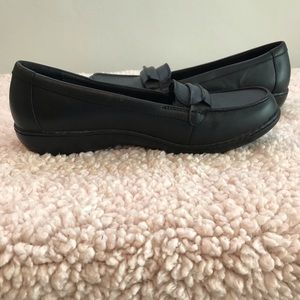 Black size 10 Clarks